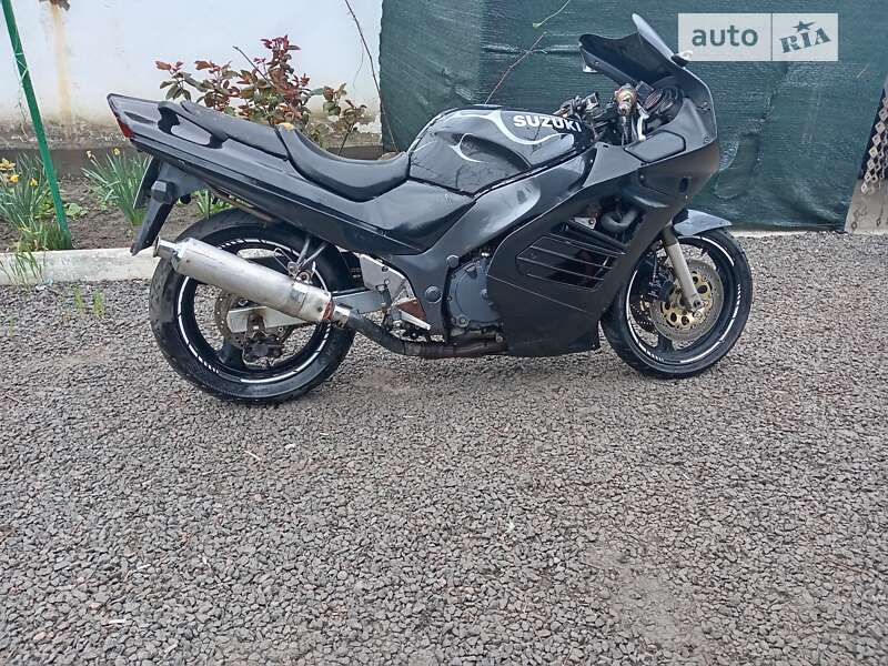 Спортбайк Suzuki RF 600R