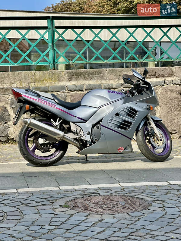 Мотоцикл Спорт-туризм Suzuki RF 600R