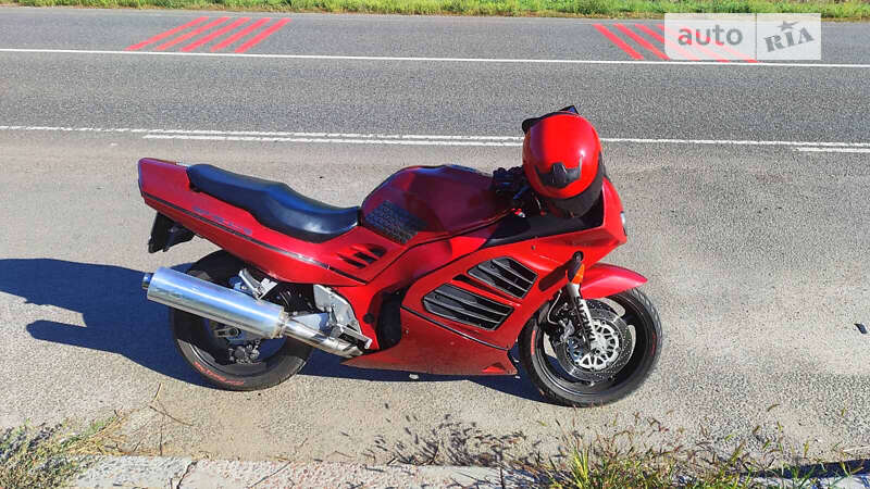 Suzuki RF 900R