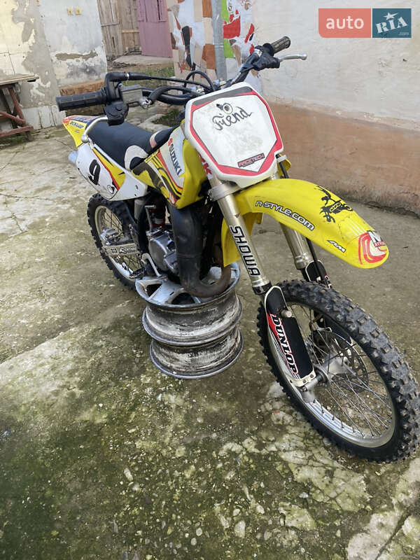 Мото Suzuki RM 85