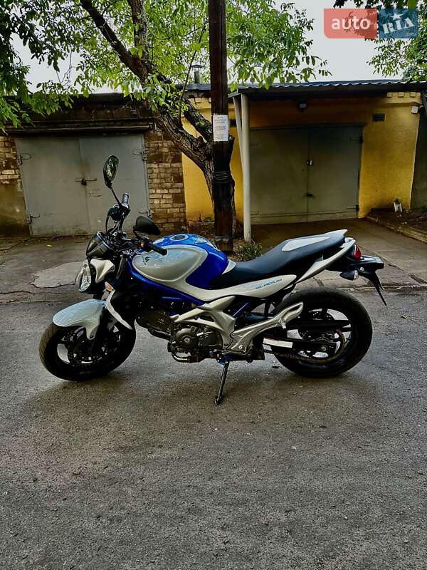 Мотоцикл Классик Suzuki SFV 650