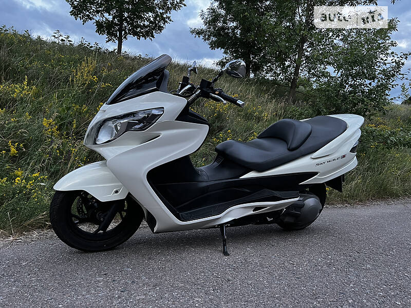 Скутер Suzuki Skywave 250