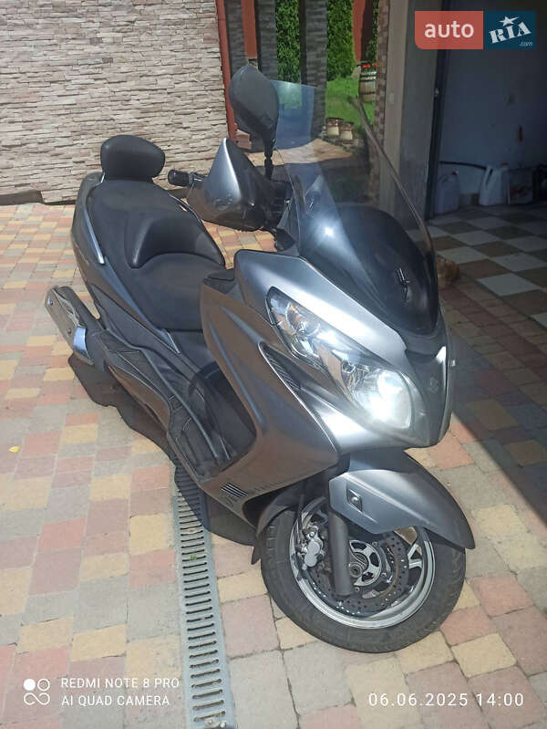Скутер Suzuki Skywave 400