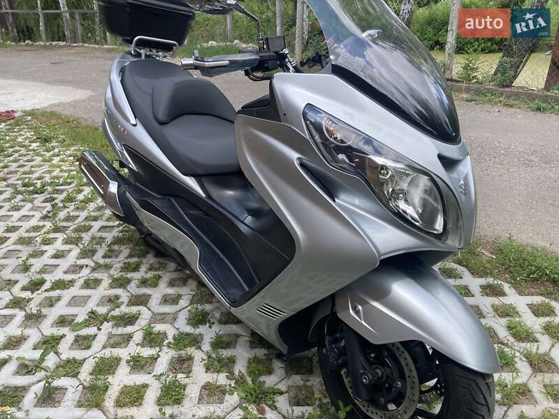 Грузовые мотороллеры, мотоциклы, скутеры, мопеды Suzuki Skywave 400
