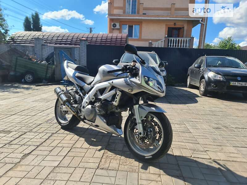 Спортбайк Suzuki SV 1000S