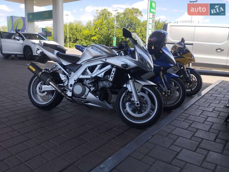 Мотоцикл Спорт-туризм Suzuki SV 1000S