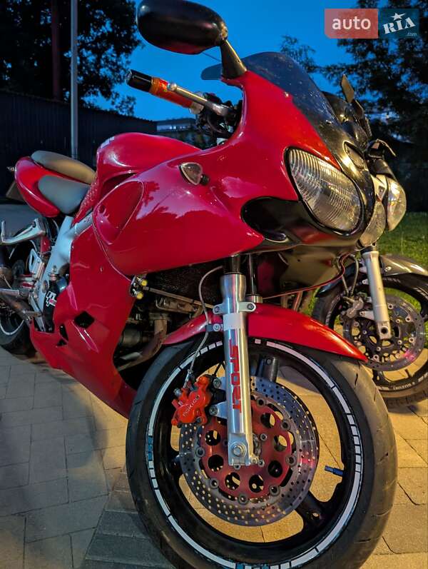 Мотоцикл Спорт-туризм Suzuki SV 650S