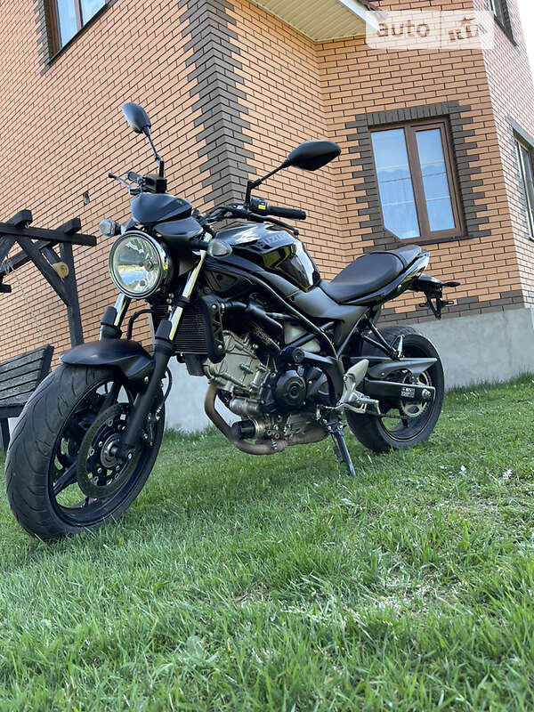 Мотоцикл Спорт-туризм Suzuki SV 650SF