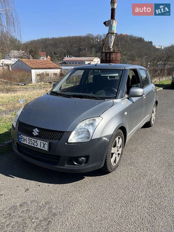 Хетчбек Suzuki Swift