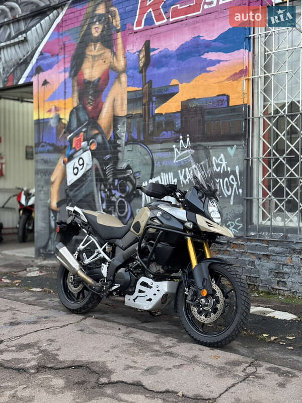 Спортбайк Suzuki V-Strom 1000