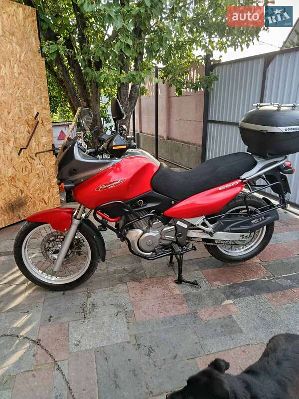 Мотоцикл Туризм Suzuki XF 650 Freewind