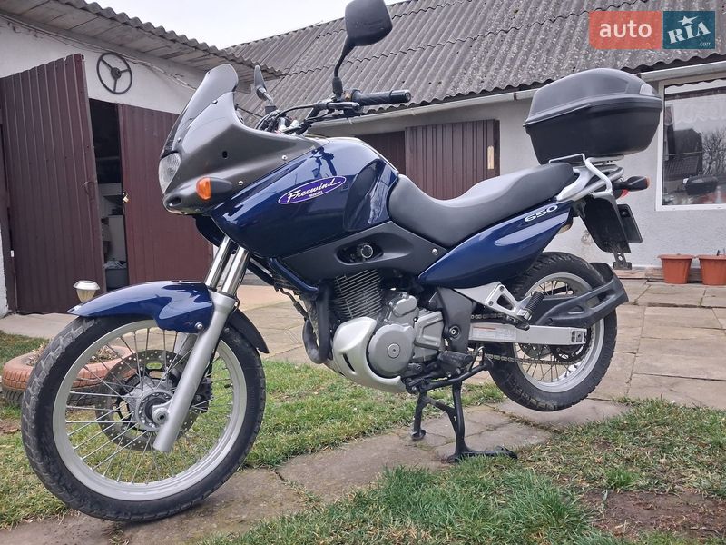 Мотоцикл Туризм Suzuki XF 650 Freewind