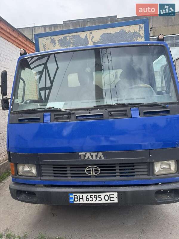 Вантажний фургон TATA LPT 613