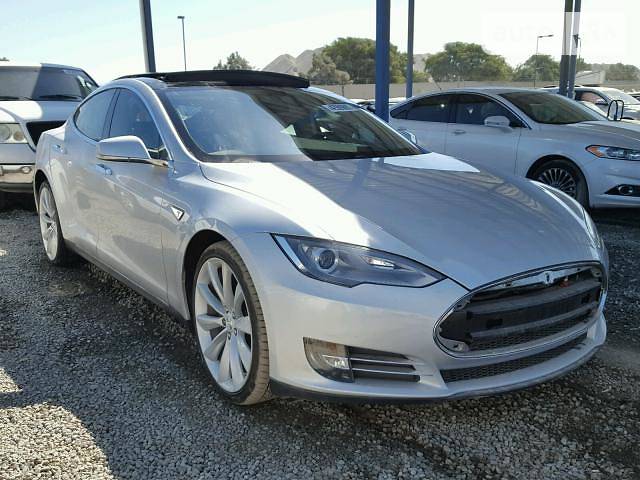 Tesla Model 3 2013 року