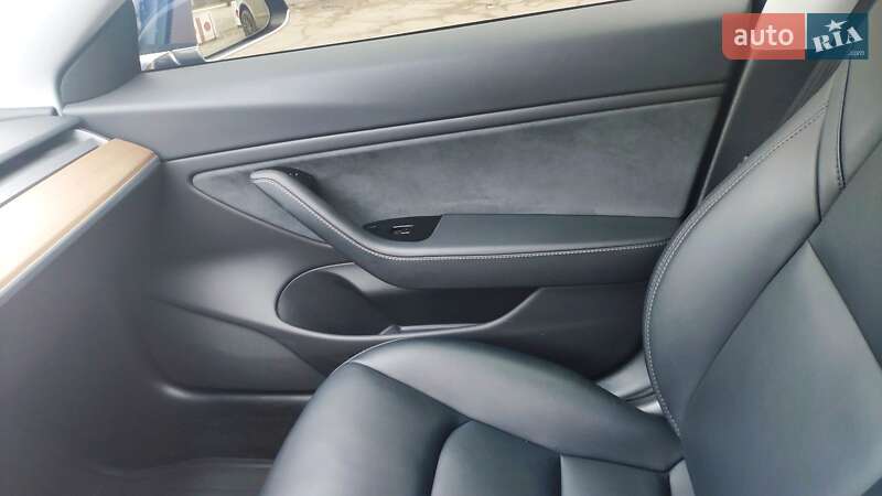 Седан Tesla Model 3 2019 в Одесі