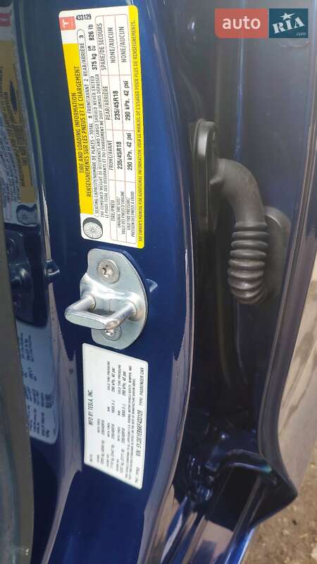 Седан Tesla Model 3 2019 в Одесі