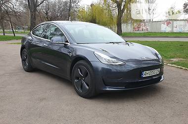 Tesla Model 3  2019