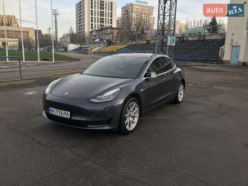 Седан Tesla Model 3 2018 в Одессе