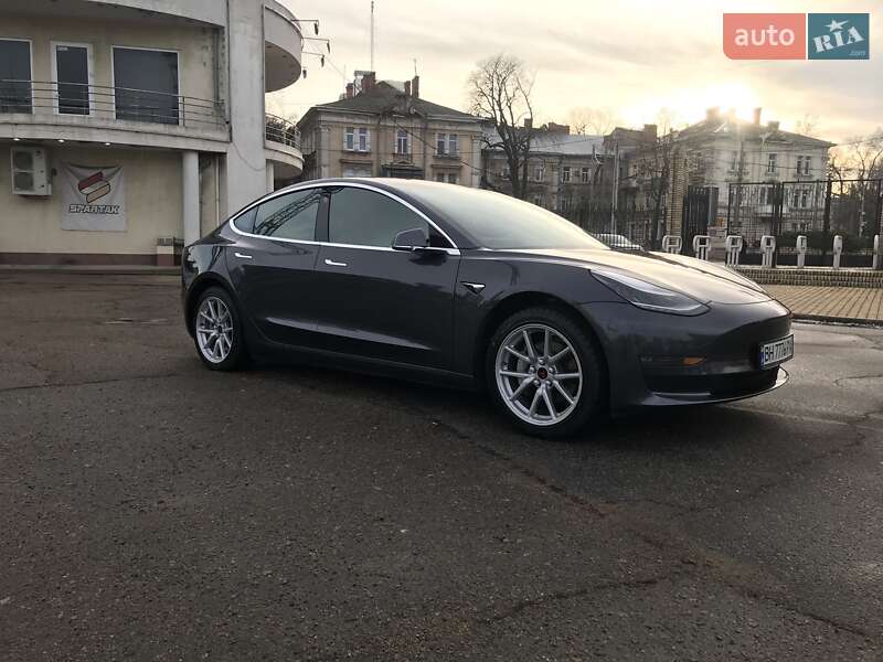 Седан Tesla Model 3 2018 в Одессе