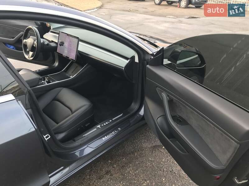Седан Tesla Model 3 2018 в Одессе