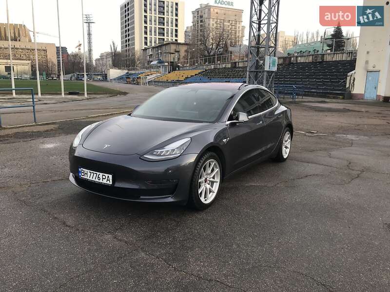 Седан Tesla Model 3 2018 в Одессе