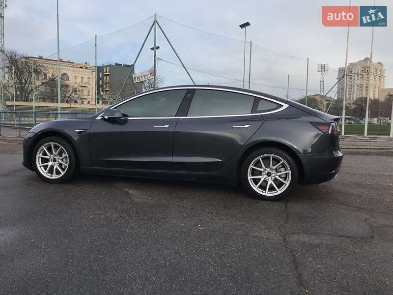 Седан Tesla Model 3 2018 в Одессе