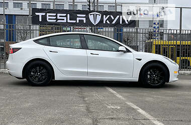 Tesla Model 3  2021