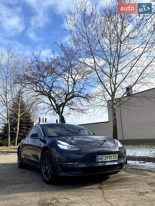 Седан Tesla Model 3 2018 в Днепре