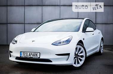 Tesla Model 3  2021