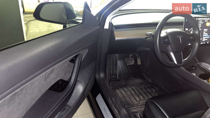 Седан Tesla Model 3 2018 в Киеве