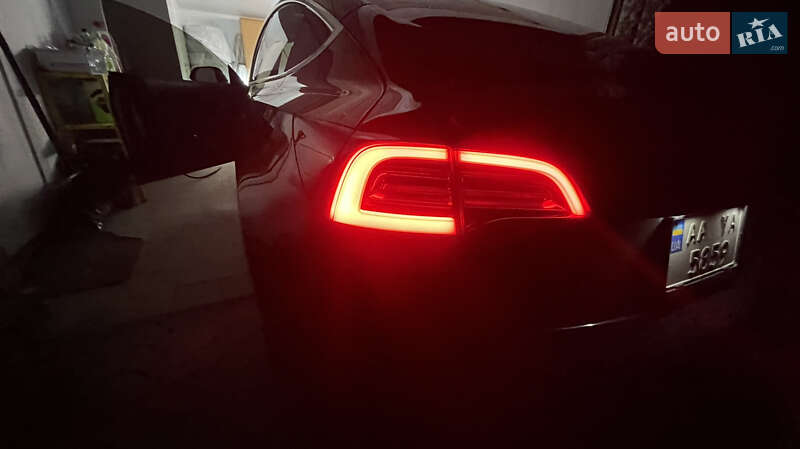 Седан Tesla Model 3 2018 в Киеве