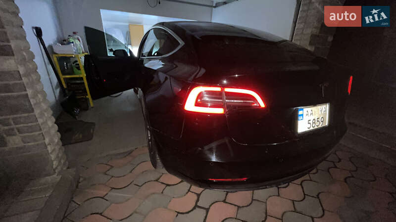 Седан Tesla Model 3 2018 в Киеве