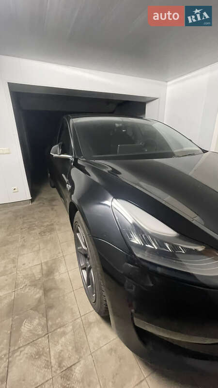 Седан Tesla Model 3 2018 в Киеве