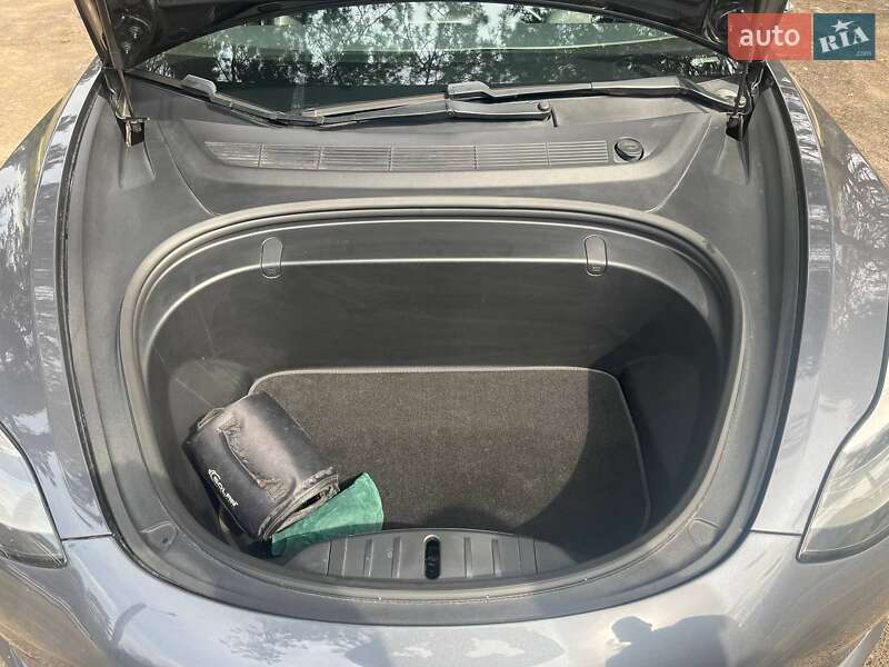 Седан Tesla Model 3 2018 в Киеве