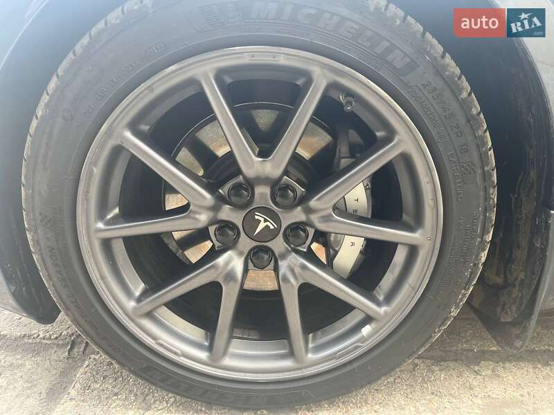 Седан Tesla Model 3 2018 в Киеве