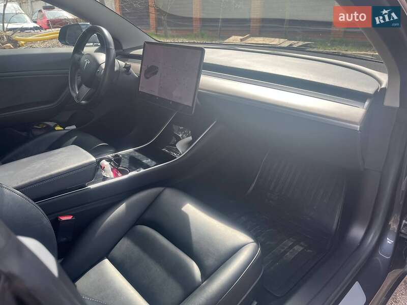 Седан Tesla Model 3 2018 в Киеве