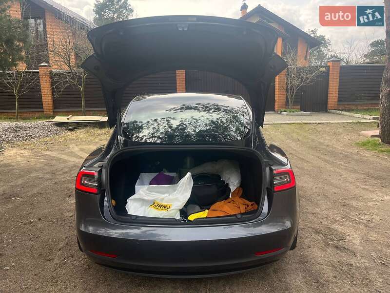 Седан Tesla Model 3 2018 в Киеве