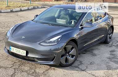 Tesla Model 3  2019
