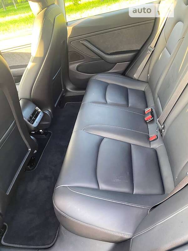 Седан Tesla Model 3 2018 в Запоріжжі