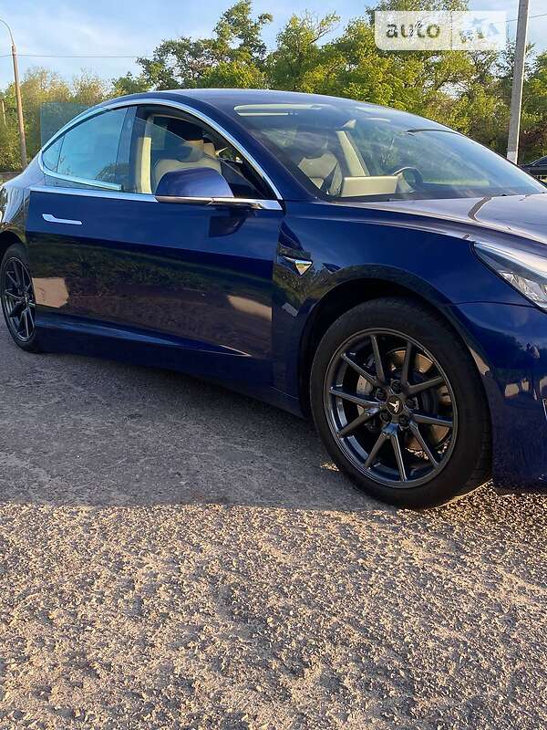 Седан Tesla Model 3 2018 в Запоріжжі