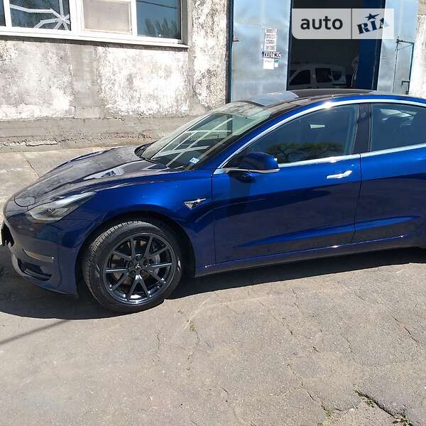Седан Tesla Model 3 2018 в Запоріжжі
