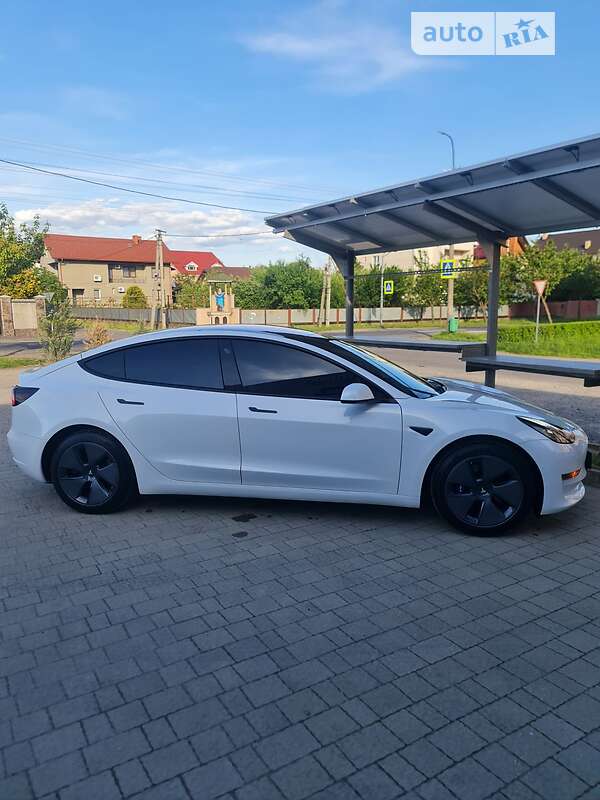 Седан Tesla Model 3 2021 в Мукачевому
