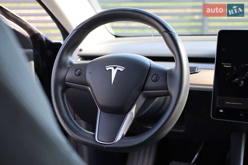 Седан Tesla Model 3 2019 в Мукачево