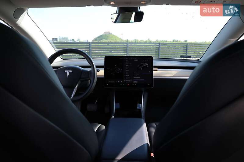 Седан Tesla Model 3 2019 в Мукачево