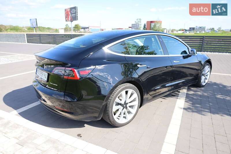 Седан Tesla Model 3 2019 в Мукачево