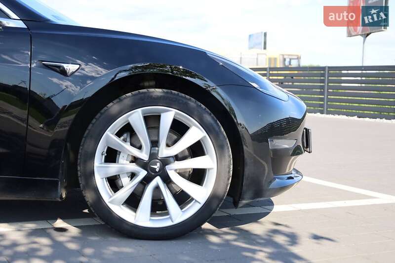 Седан Tesla Model 3 2019 в Мукачево