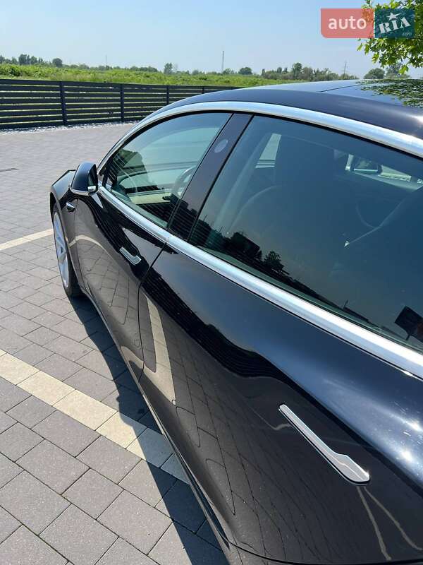 Седан Tesla Model 3 2019 в Мукачево
