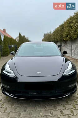 Tesla Model 3  2019