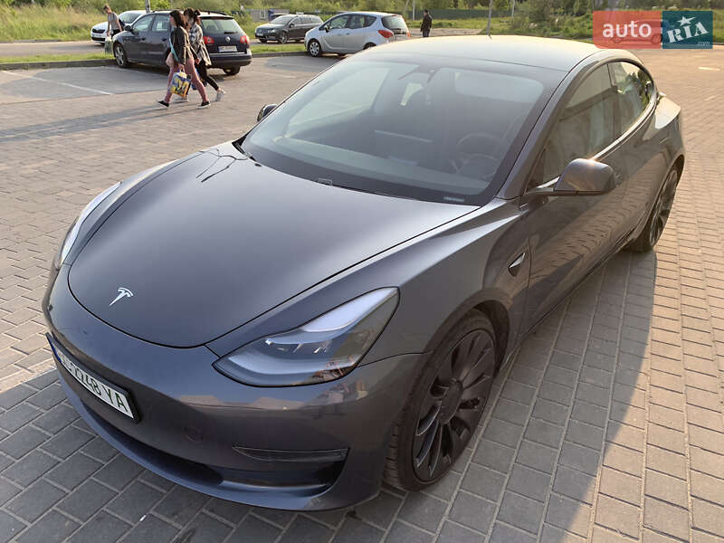 Седан Tesla Model 3 2021 в Львові