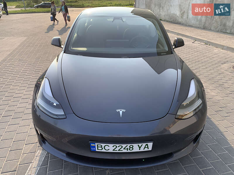 Седан Tesla Model 3 2021 в Львові
